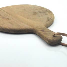 Round Walnut chopping, cutting and presenting board - berberlifeshop